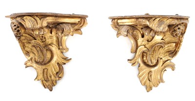 Lot 589 - A PAIR OF 18TH CENTURY CARVED GILTWOOD WALL BRACKETS