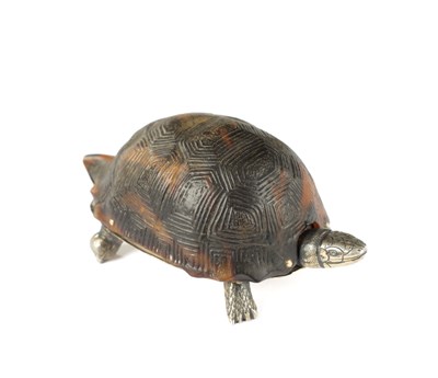 Lot 436 - A 19TH CENTURY SILVER AND TORTOISESHELL VESTA CASE