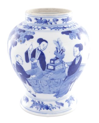 Lot 135 - A 19TH CENTURY QING DYNASTY CHINESE BLUE AND WHITE BALUSTER VASE