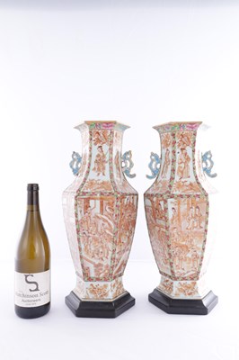 Lot 86 - A PAIR OF 18TH CENTURY CANTONESE CHINESE VASES
