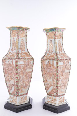 Lot 86 - A PAIR OF 18TH CENTURY CANTONESE CHINESE VASES
