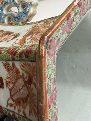 Lot 86 - A PAIR OF 18TH CENTURY CANTONESE CHINESE VASES