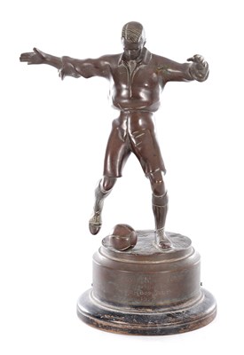 Lot 630 - A LARGE 19TH CENTURY FIGURAL BRONZE SCULPTURE OF A FOOTBALLER