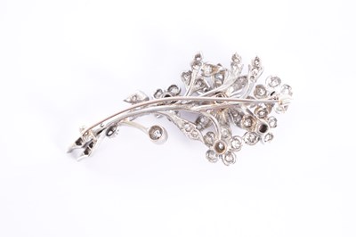 Lot 213 - A LATE 19TH CENTURY GOLD AND DIAMOND FLOWER SPRAY BROOCH