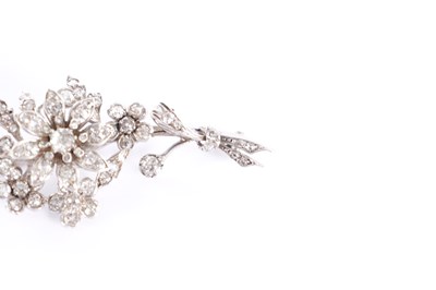 Lot 213 - A LATE 19TH CENTURY GOLD AND DIAMOND FLOWER SPRAY BROOCH