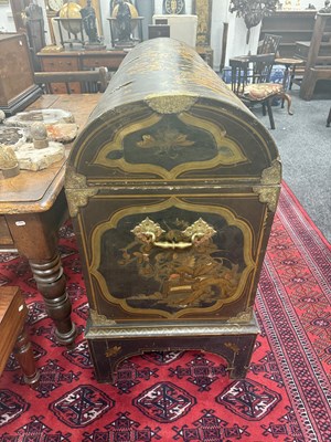 Lot 1274 - A LARGE QUEEN ANNE ENGLISH JAPANNED LACQUERWORK DOMED TRUNK