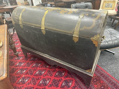 Lot 1274 - A LARGE QUEEN ANNE ENGLISH JAPANNED LACQUERWORK DOMED TRUNK
