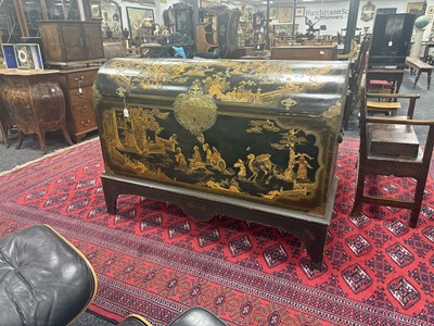 Lot 1274 - A LARGE QUEEN ANNE ENGLISH JAPANNED LACQUERWORK DOMED TRUNK