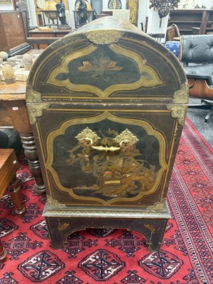 Lot 1274 - A LARGE QUEEN ANNE ENGLISH JAPANNED LACQUERWORK DOMED TRUNK