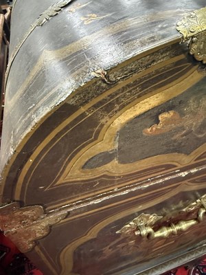 Lot 1274 - A LARGE QUEEN ANNE ENGLISH JAPANNED LACQUERWORK DOMED TRUNK