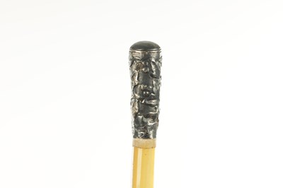 Lot 810 - A 19TH CENTURY EASTERN SILVER TOPPED RHINOCEROS HORN WALKING CANE