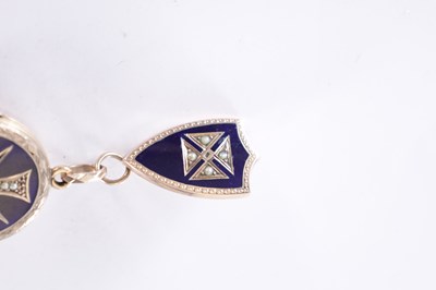 Lot 225 - A 9CT GOLD ENAMEL AND PEARL LOCKET