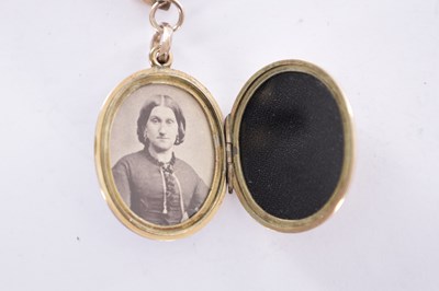 Lot 225 - A 9CT GOLD ENAMEL AND PEARL LOCKET