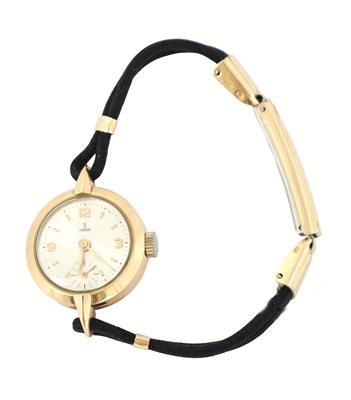 Lot 351 - A 9CT YELLOW GOLD LADIES' TUDOR WRISTWATCH