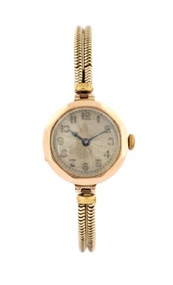 Lot 307 - A 9CT GOLD LADIES' WRISTWATCH