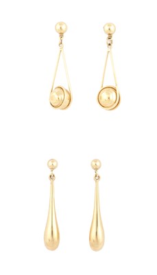 Lot 262 - TWO PAIRS OF 9CT GOLD DROP EARRINGS