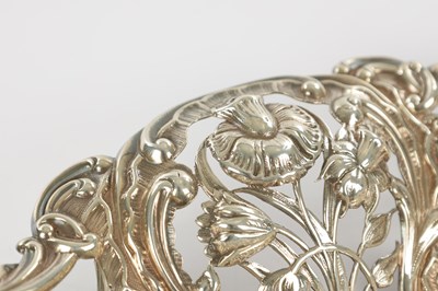 Lot 404 - AN EDWARDIAN SILVER FRUIT BOWL