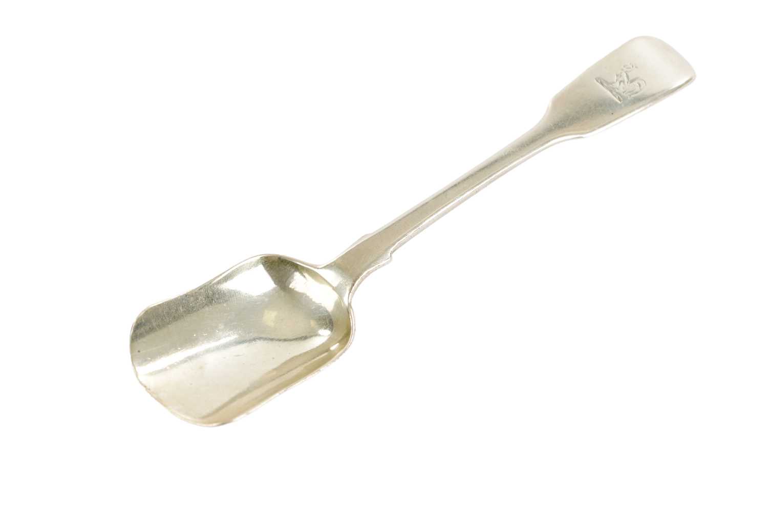 Lot 394 - A VICTORIAN SILVER FIDDLE PATTERN CADDY SPOON