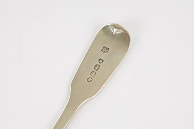 Lot 394 - A VICTORIAN SILVER FIDDLE PATTERN CADDY SPOON