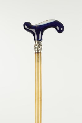 Lot 796 - A LATE 19TH CENTURY RHINOSEROS HORN LADIES' WALKING CANE