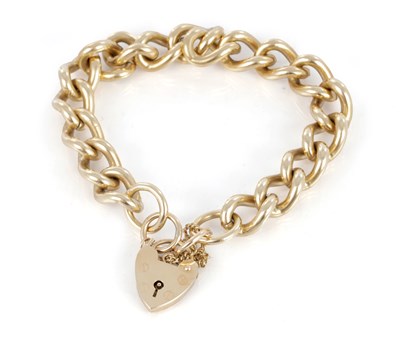 Lot 256 - A 9CT YELLOW GOLD CURB CHAIN BRACELET