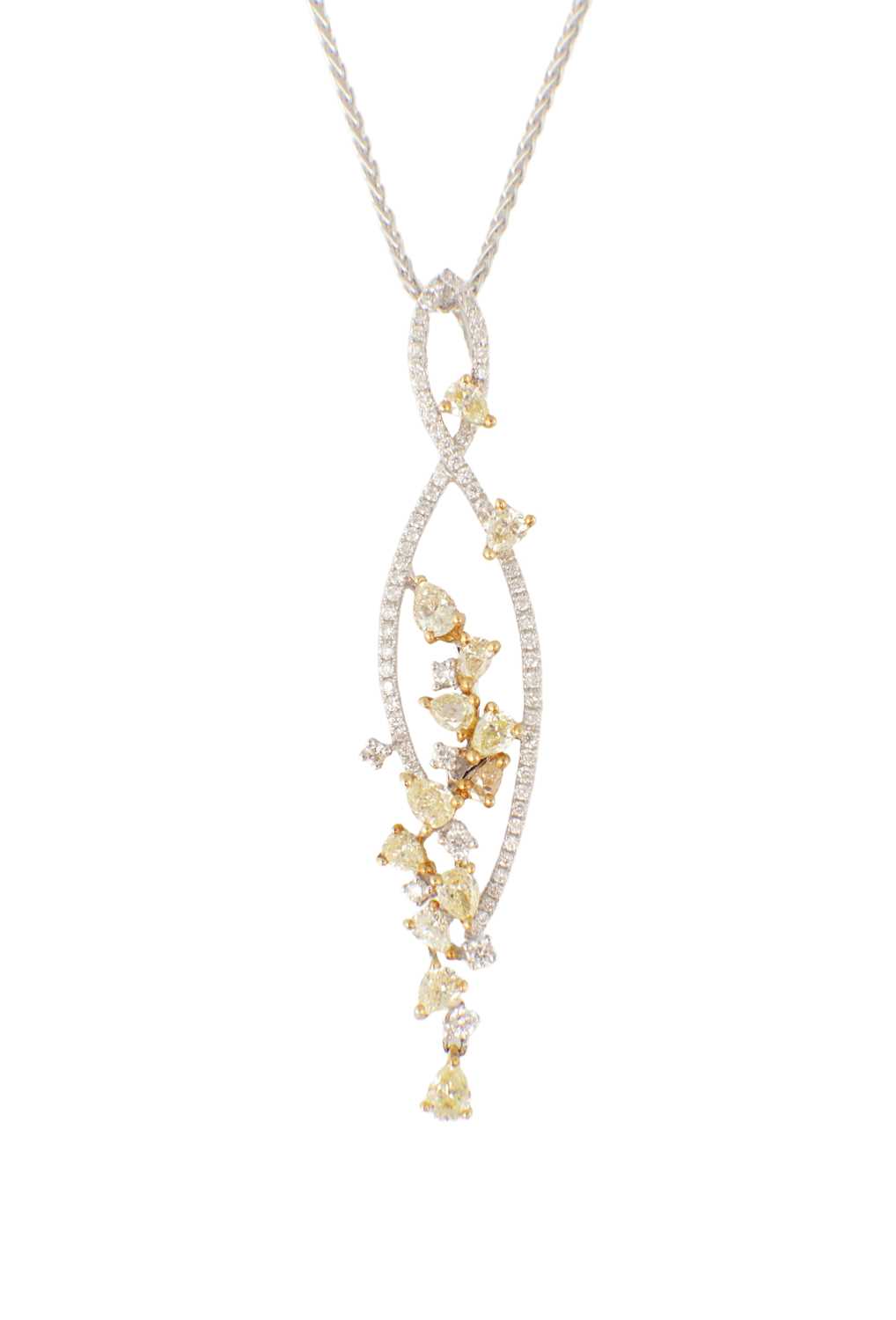 Lot 200 - AN 18CT WHITE GOLD, YELLOW AND WHITE DIAMOND PENDANT NECKLACE