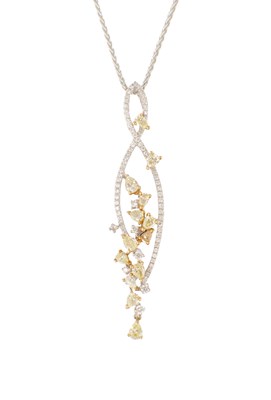 Lot 200 - AN 18CT WHITE GOLD, YELLOW AND WHITE DIAMOND PENDANT NECKLACE