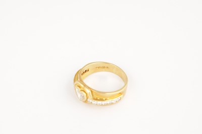 Lot 188 - AN 18CT YELLOW GOLD DIAMOND RING
