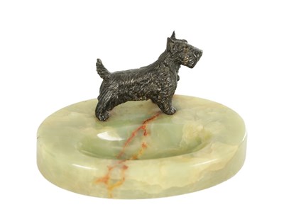 Lot ATT. FRANZ BERGMAN. A 20TH CENTURY AUSTRIAN COLD PAINTED BRONZE AND ONYX DESK TIDY