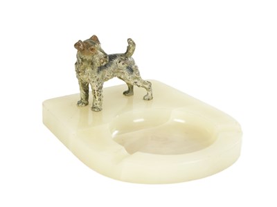 Lot ATT. FRANZ BERGMAN. A 20TH CENTURY AUSTRIAN COLD PAINTED BRONZE AND ONYX DESK TIDY