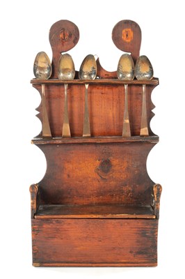 Lot AN EARLY 19TH CENTURY PINE WALL-MOUNTED SPOON RACK AND SALT BOX