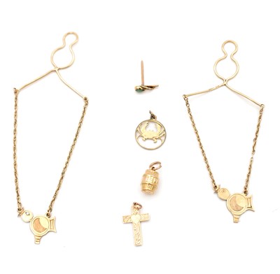 Lot A COLLECTION OF 9CT GOLD ITEMS