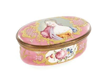 Lot AN 18TH CENTURY OVAL ENAMEL PATCH BOX