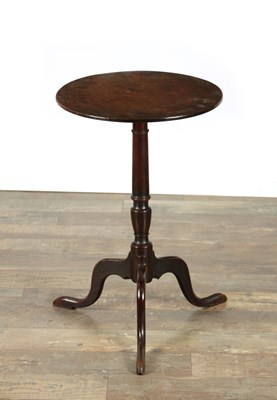 Lot AN 18TH CENTURY ELM TRIPOD TABLE OF GOOD COLOUR AND PATINA