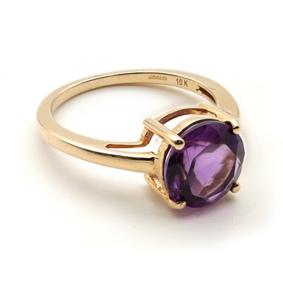 Lot A 10CT GOLD AND AMETHYST RING