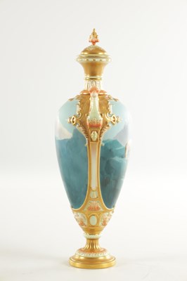 Lot A FINE AND RARE ROYAL WORCESTER PORCELAIN LIDDED CABINET VASE OF LARGE SIZE PAINTED WITH POLAR BEARS BY HARRY DAVIS