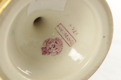 Lot A FINE AND RARE ROYAL WORCESTER PORCELAIN LIDDED CABINET VASE OF LARGE SIZE PAINTED WITH POLAR BEARS BY HARRY DAVIS