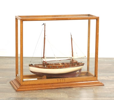 Lot A 20TH CENTURY MODEL OF A SAILING YACHT "THE COLLENA"