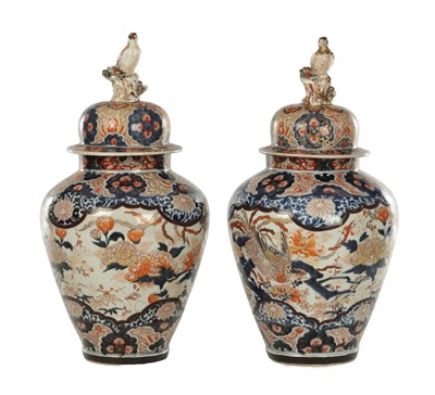 Lot A GOOD PAIR OF 17TH CENTURY JAPANESE IMARI VASES AND COVERS