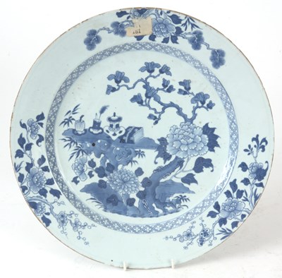 Lot 75 - AN 18TH CENTURY CHINESE PORCELAIN BLUE AND...