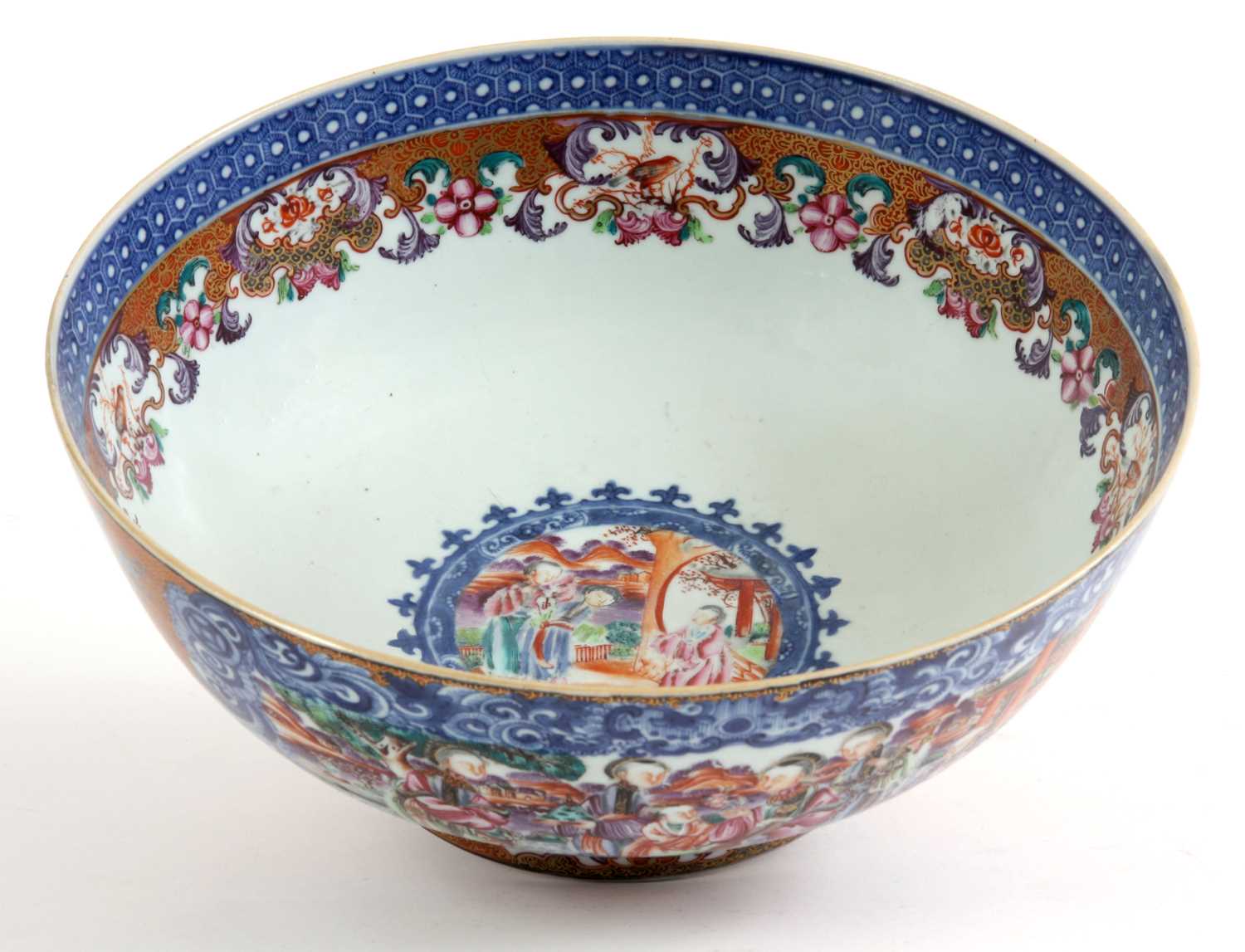 Lot 76 - A 19th CENTURY CANTON BOWL with finely...