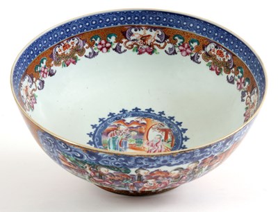 Lot 76 - A 19th CENTURY CANTON BOWL with finely...