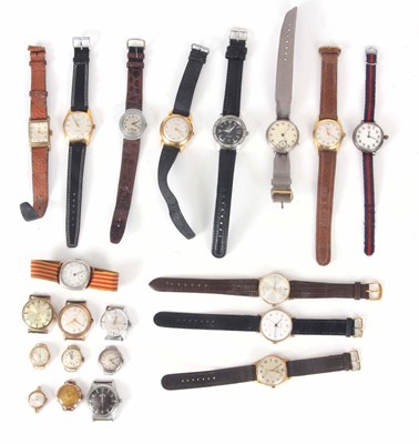 Lot 18 - A SELECTION OF 21 VINTAGE WRIST WATCHES