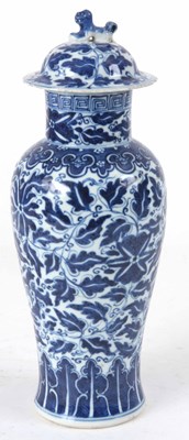 Lot 542 - A 19th CENTURY CHINESE PORCELAIN LIDDED...