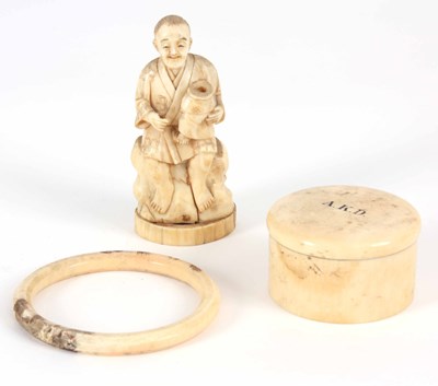 Lot 561 - A 19th CENTURY JAPANESE IVORY OKIMONO 11cm,...