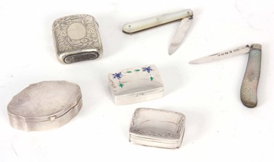 Lot 582 - A SELECTION OF THREE SILVER PILL BOXES, TWO...