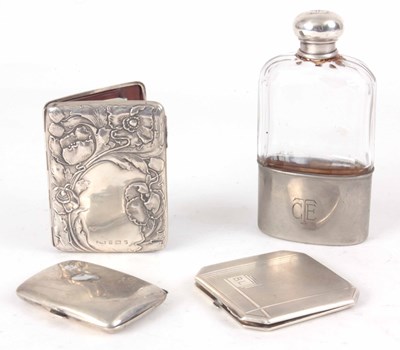 Lot 585 - A SELECTION OF FOUR SILVER ITEMS comprising of...