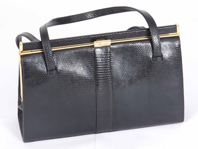 Lot 702 - A VINTAGE HANDBAG BY MAPPIN & WEBB a black...