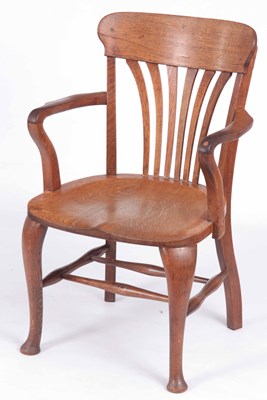 Lot 805 - AN EARLY 20th CENTURY OAK DESK CHAIR 89cm high