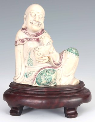 Lot 119 - AN 18TH/19TH CENTURY CHINESE SOAPSTONE CARVING...